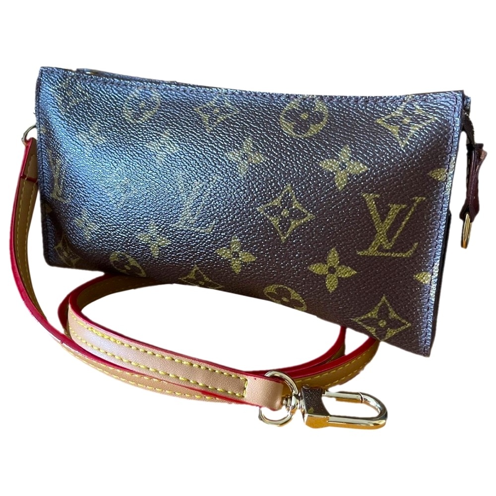 Louis Vuitton monogram bucket pouch GM  on strap 100% authentic
